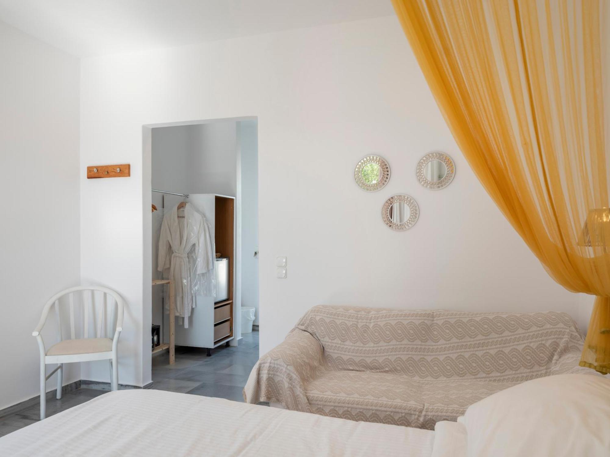 Parosland Hotel Alikí Habitación foto